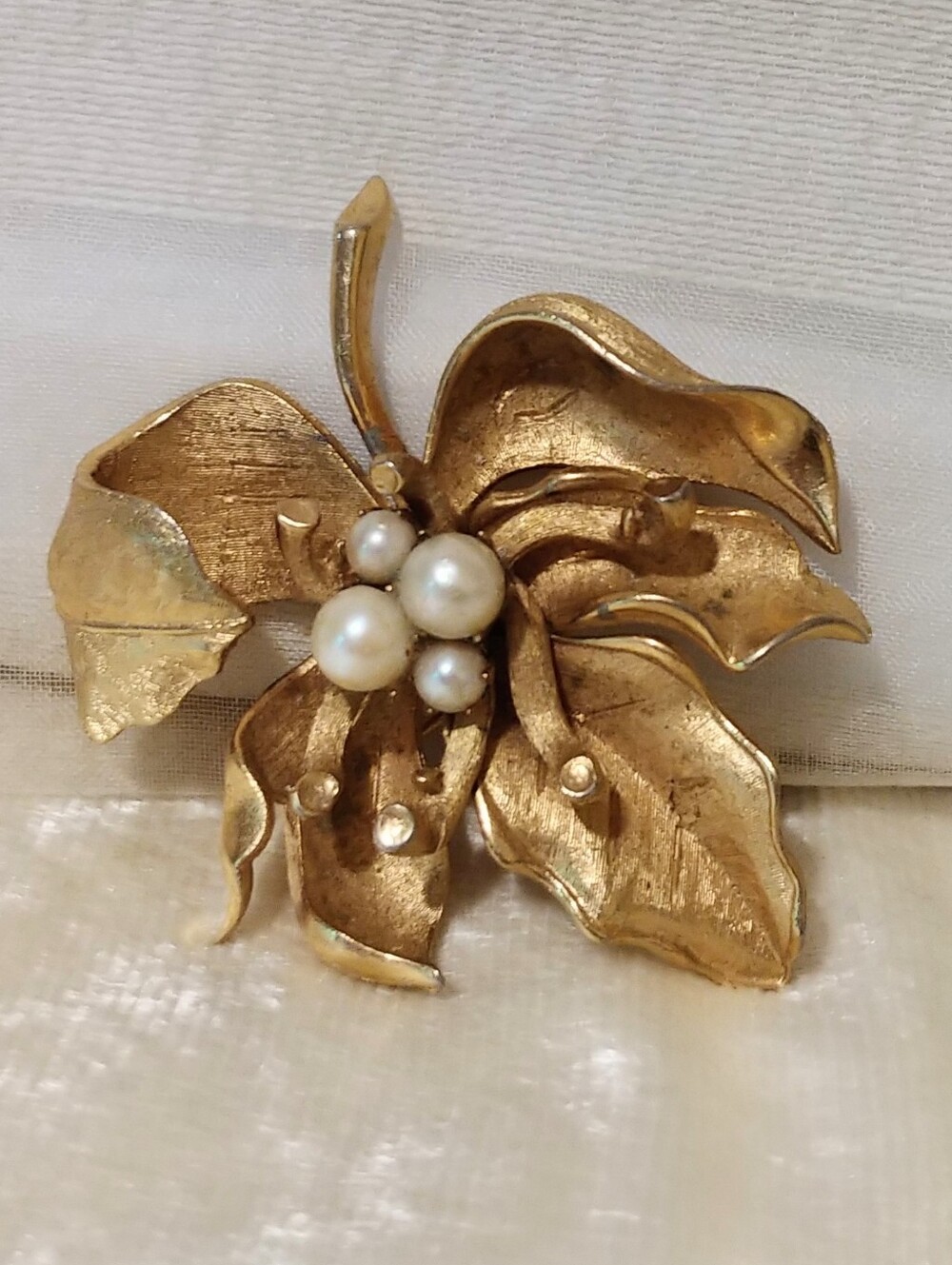 Vintage 1950s Coro Francois Magnolia Leaf Pearl Brushed Goldtone Brooch Pin